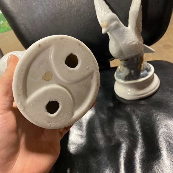 Two 9" Doves Porcelain white nice set of birds - Picture 6 of 9